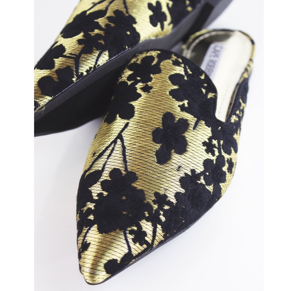 **LAST ONE** Gold embroidered Mules